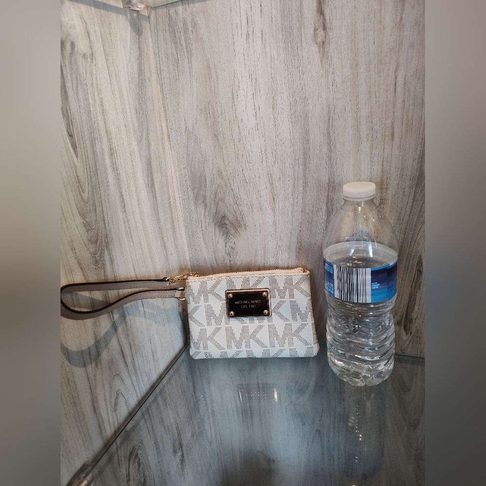 Michael Kors wristlet bag